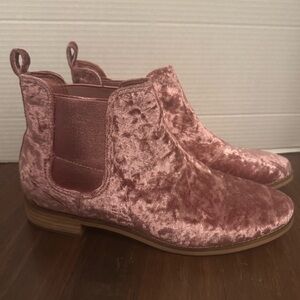 Toms Ella Faded Rose Crushed Velvet Ankle Booties Chelsea Boot Women’s Size 10